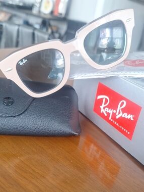 RayBan State Street Sunglasses. EXCELLENT
